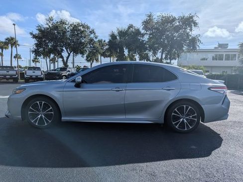 Used 2020 Toyota Camry SE FWD image 7