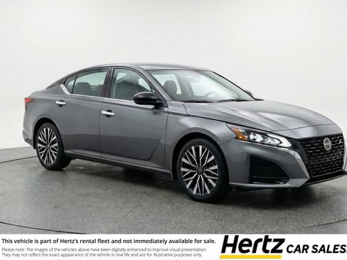 Used 2025 Nissan Altima 2.5 SV image 1