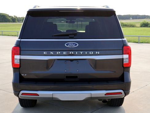 Used 2024 Ford Expedition XLT RWD image 7