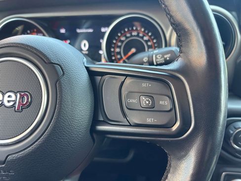 Used 2021 Jeep Gladiator Sport image 13