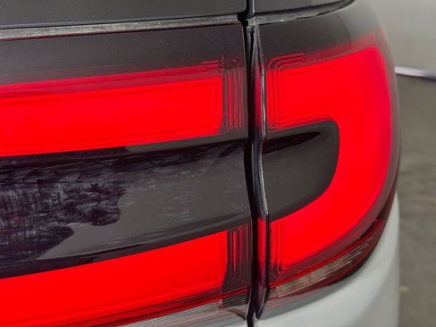 Used 2024 Chrysler Pacifica Limited w/ S Appearance Package image 32