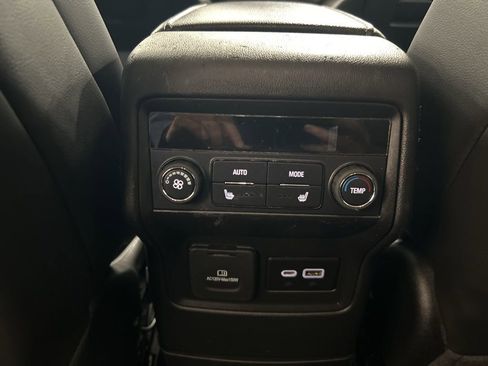 Used 2023 GMC Acadia Denali image 30