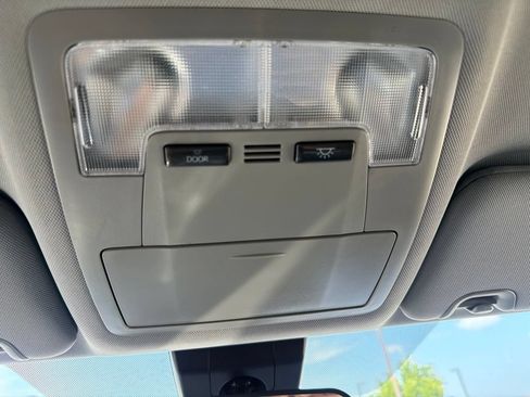Used 2019 Toyota Highlander LE FWD image 20