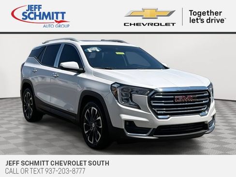 Certified 2022 GMC Terrain SLT w/ Infotainment Package II FWD image 1