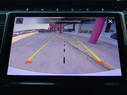 Used 2022 Jeep Grand Cherokee Overland w/ Luxury Tech Group IV AWD/4WD image 12