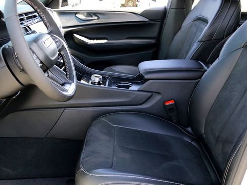 New 2025 Jeep Grand Cherokee L Altitude RWD image 9