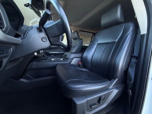 Used 2024 Ford Expedition Max XLT image 6