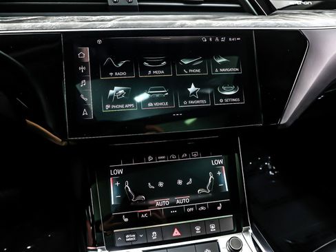 Used 2022 Audi e-tron Premium w/ Convenience Plus Package image 21