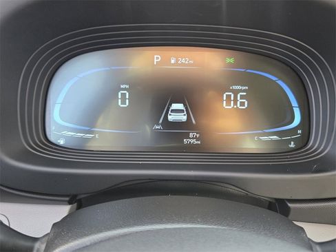 Certified 2025 Hyundai Venue SEL image 25