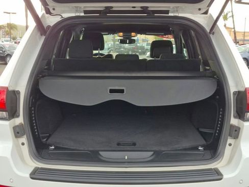 Used 2019 Jeep Grand Cherokee Laredo image 6