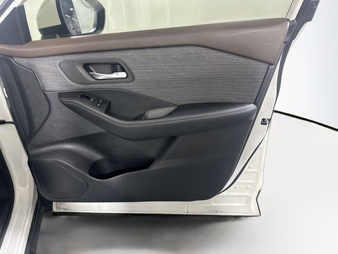 Used 2023 Nissan Rogue SV image 30