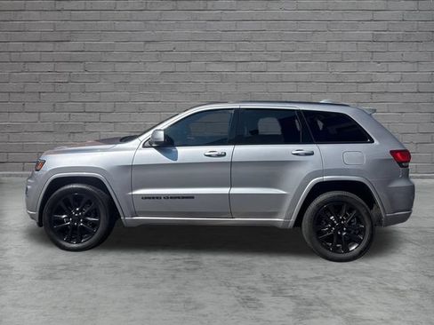Used 2019 Jeep Grand Cherokee Altitude AWD/4WD image 4