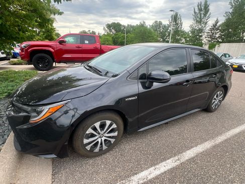 Used 2021 Toyota Corolla LE FWD image 5
