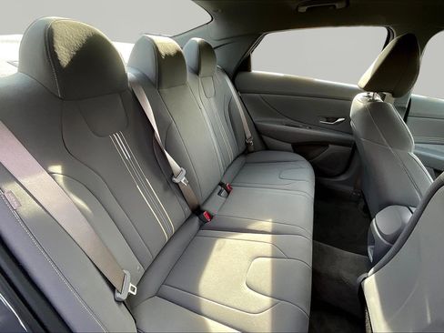 Used 2025 Hyundai Elantra Sport image 25