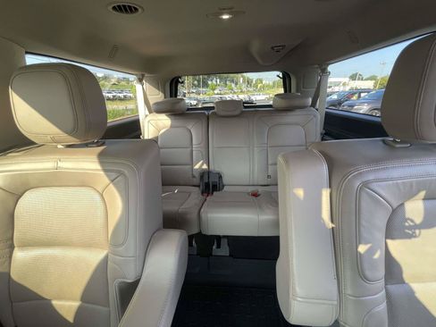 Used 2022 Lincoln Navigator L Reserve AWD/4WD image 14