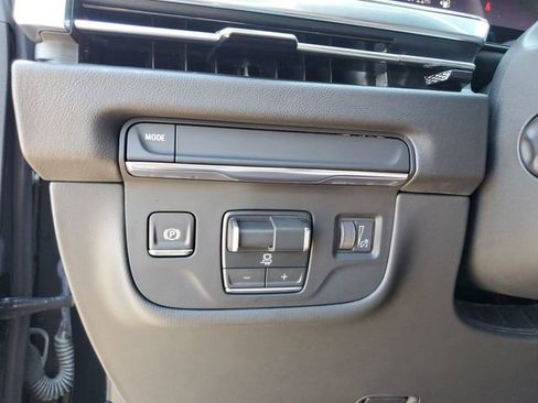 Used 2025 Cadillac Escalade Premium Luxury w/ LPO, Radiant Package RWD image 28
