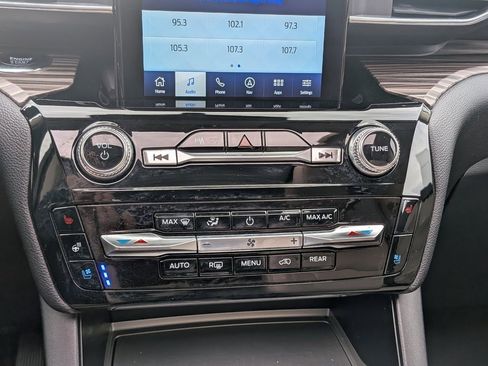 Used 2023 Ford Explorer Limited w/ Limited Technology Package image 18