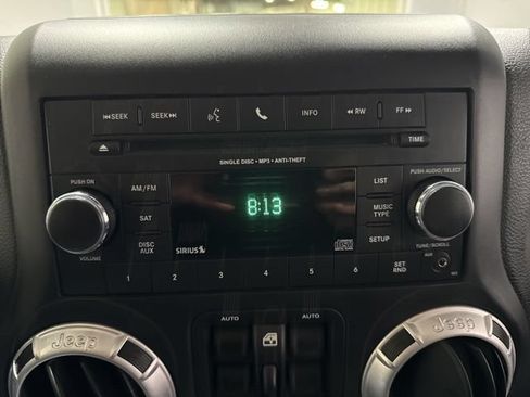 Used 2016 Jeep Wrangler Unlimited Rubicon AWD/4WD image 15