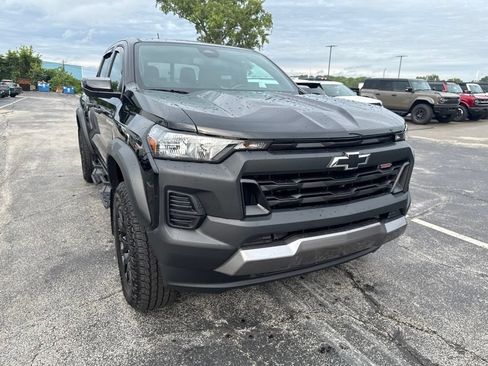 Used 2024 Chevrolet Colorado Trail Boss w/ Technology Package AWD/4WD image 53
