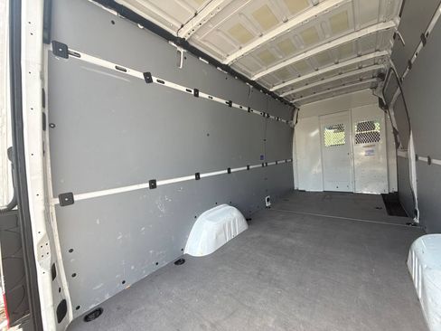 Used 2021 Mercedes-Benz Sprinter 2500 image 25