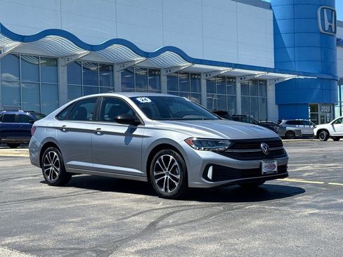 Used 2024 Volkswagen Jetta Sport FWD image 3