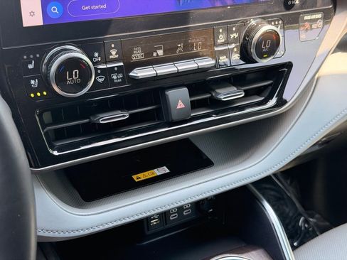 Used 2023 Toyota Highlander Limited FWD image 33