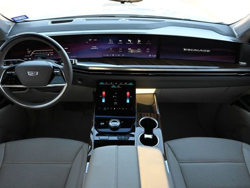 Certified 2025 Cadillac Escalade Sport Platinum image 7