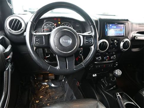 Used 2015 Jeep Wrangler Unlimited Sahara image 16