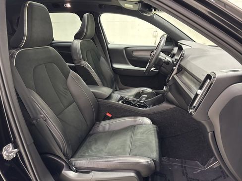 Used 2021 Volvo XC40 T5 R-Design w/ Climate Package image 34