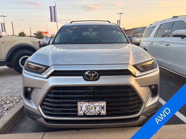 Used 2024 Toyota Grand Highlander AWD image 2