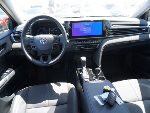 Used 2026 Toyota Camry XLE FWD image 2