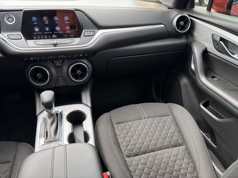 Used 2022 Chevrolet Blazer LT FWD image 18