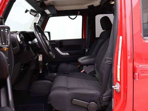 Used 2012 Jeep Wrangler Unlimited Sahara w/ Dual Top Group image 8