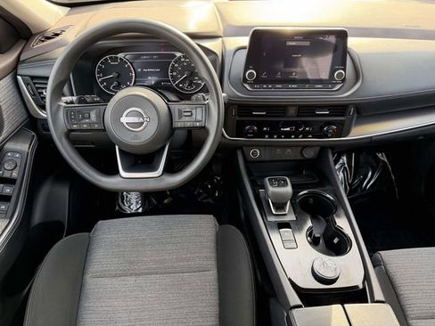 Used 2023 Nissan Rogue SV image 15