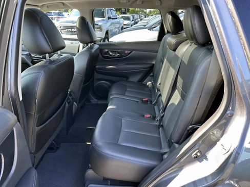 Used 2018 Nissan Rogue SL w/ Premium Package AWD/4WD image 14