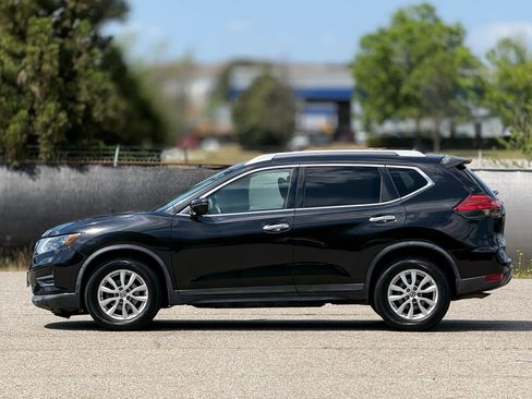 Used 2017 Nissan Rogue SV image 8