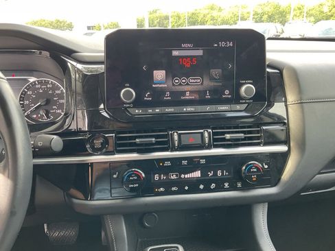 Used 2025 Nissan Pathfinder SV FWD image 28