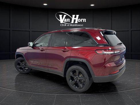 Used 2023 Jeep Grand Cherokee Altitude AWD/4WD image 3