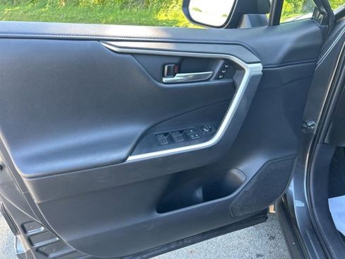 Used 2022 Toyota RAV4 XSE AWD/4WD image 10