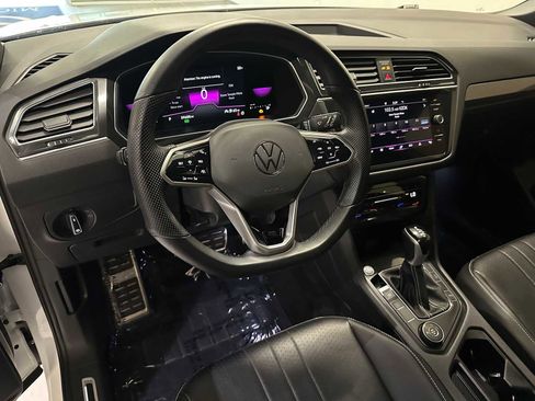 Used 2022 Volkswagen Tiguan SE R-Line AWD/4WD image 2