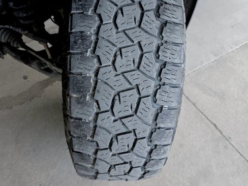 Used 2021 Toyota Tacoma TRD Off-Road w/ Technology Package image 38