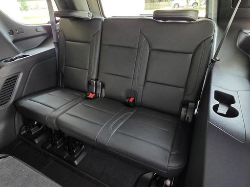 Used 2022 Chevrolet Tahoe Z71 w/ Z71 Off-Road Package AWD/4WD image 16