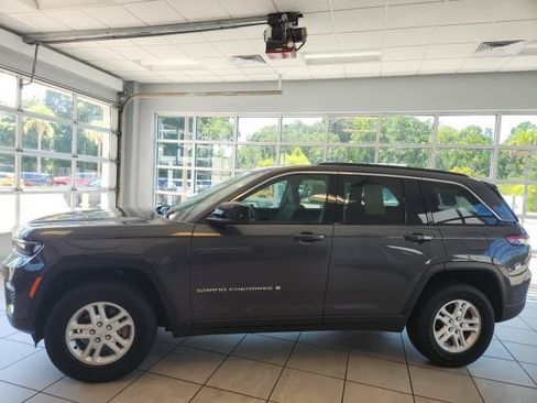 Certified 2025 Jeep Grand Cherokee Laredo w/ Luxury Tech Group I RWD image 7