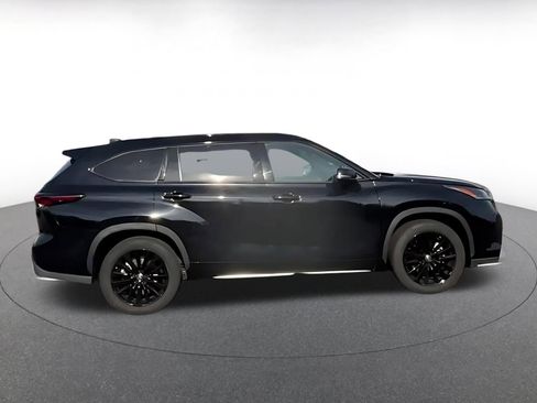 Used 2025 Toyota Highlander XSE AWD/4WD image 14