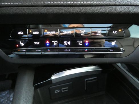 Used 2021 Buick Envision Essence image 24