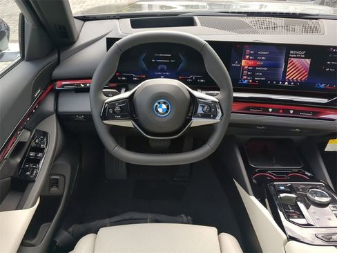 New 2026 BMW i5 eDrive40 w/ Premium Package image 16