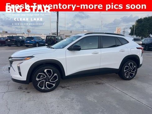 Used 2024 Chevrolet Trax RS FWD image 1