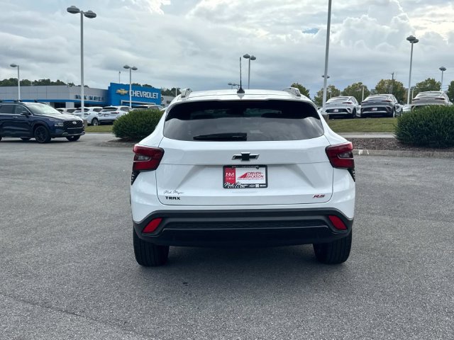 Used 2025 Chevrolet Trax RS w/ Sunroof Package FWD image 5