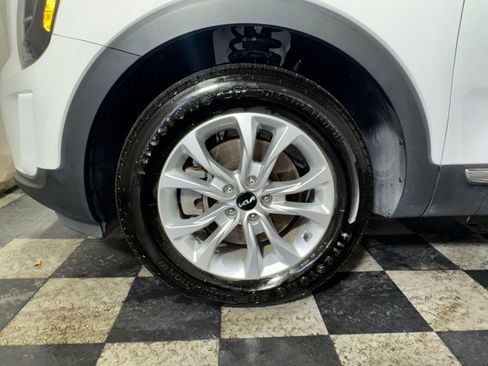 Used 2022 Kia Telluride LX AWD/4WD image 16