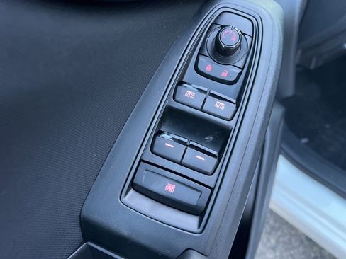 Used 2017 Subaru Impreza 2.0i Premium image 12